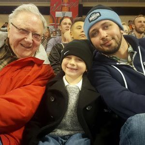 Meet your Posher, Dustin